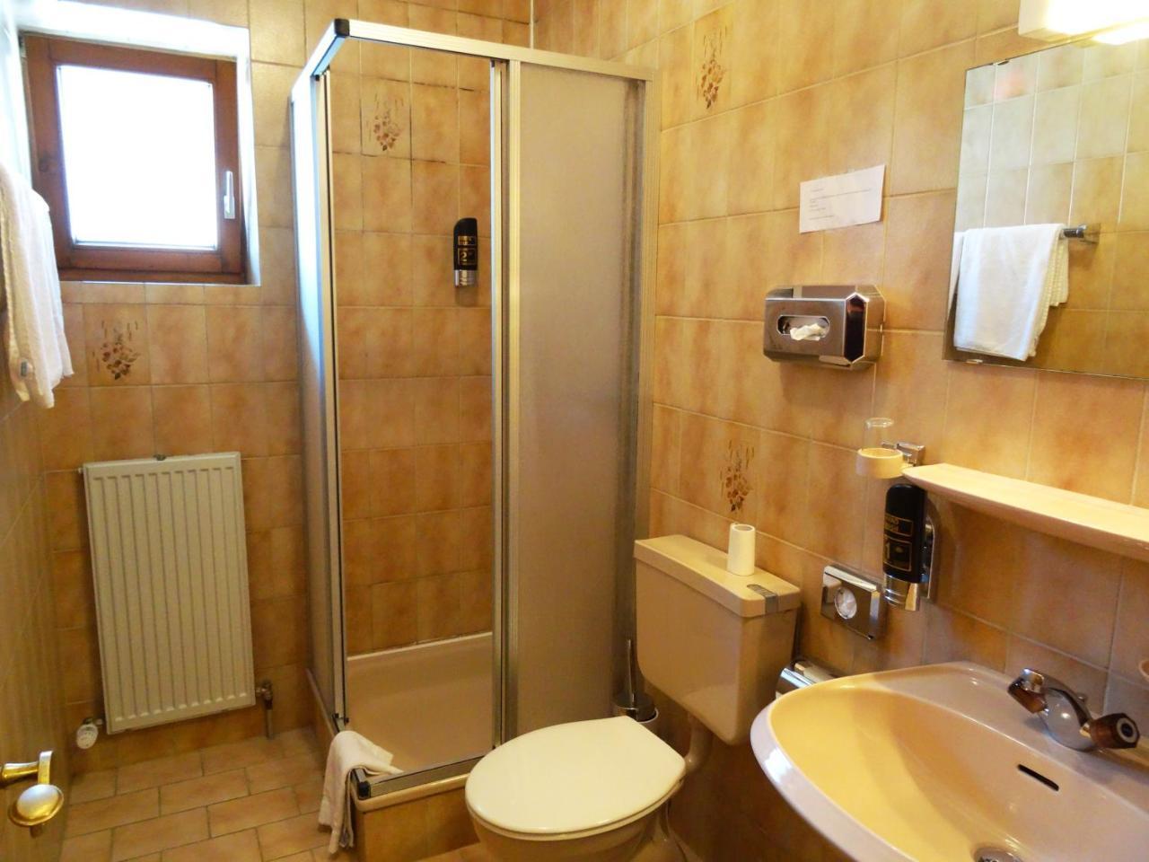 Hotel Gasthof Forelle Siegsdorf Exteriör bild